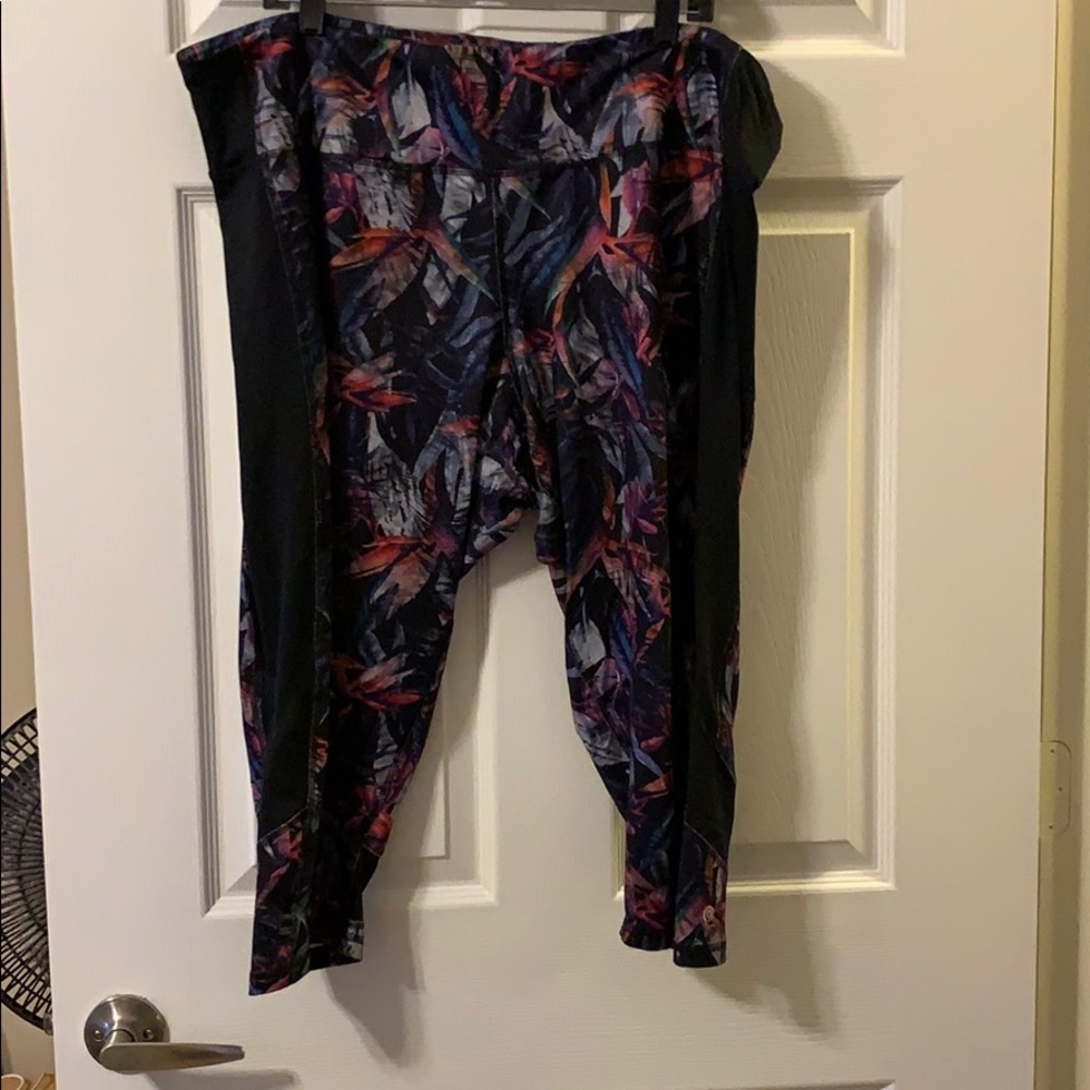Like New Set Of Plus Size C9 Active Capri Leggings - image 2